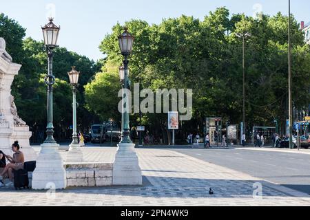 Lissabon, Portugal - 16. April 2023: Blick auf den Restauradores-Platz am südlichen Ende der Avenida da da Liberdade in Lissabon, Portugal Stockfoto