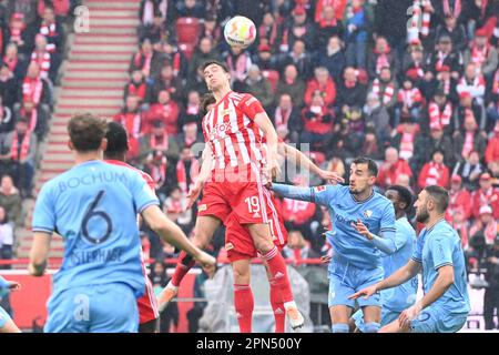 Berlin, Deutschland. 16. April 2023. Berlin, Deutschland. April 16. 2023: Janik Haberer (19) vom 1. FC Union Berlin springt während des Spiels Bundesliga - 1 um einen Header. FC Union Berlin gegen VfL Bochum - an der Alten Foersterei. Berlin, Deutschland. (Ryan Sleiman /SPP) Guthaben: SPP Sport Press Photo. Alamy Live News Stockfoto