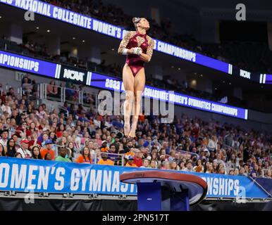 Fort Worth, Texas, USA. 15. April 2023. Jordan Bowers von Oklahoma macht ihren Tresor während der Finals der NCAA National Collegiate Women's Gymnastics Championships 2023 in der Dickies Arena in Fort Worth, TX. Kyle Okita/CSM/Alamy Live News Stockfoto