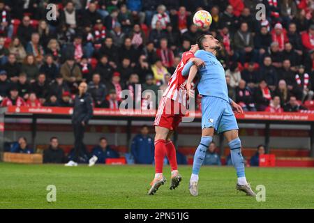 Berlin, Deutschland. 16. April 2023. Berlin, Deutschland. April 16. 2023: Janik Haberer (19) vom 1. FC Union Berlin und Erhan Masovic (4) vom VfL Bochum springen für einen Header während des Spiels Bundesliga - 1. FC Union Berlin gegen VfL Bochum - an der Alten Foersterei. Berlin, Deutschland. (Ryan Sleiman /SPP) Guthaben: SPP Sport Press Photo. Alamy Live News Stockfoto