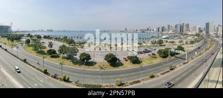 Luanda Angola - 24 03 2023: Luftaufnahme der Innenstadt von Luanda, Bucht, Cabo Island und Hafen von Luanda, marginale und zentrale Gebäude in Angola Stockfoto