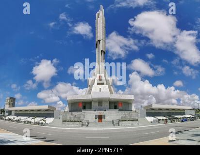 Luanda Angola - 03 24 2023 Uhr: Panoramablick von außen am Denkmal zu Ehren von Doktor António Agostinho Neto, erster Präsident Angolas und Befreier Stockfoto