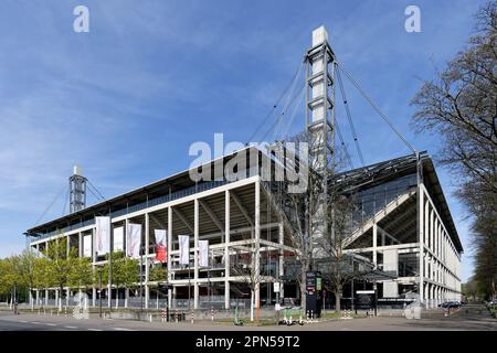 Köln, Deutschland April 12 2022: Kölns größtes Fußballstadion RheinEnergieStadion im Stadtteil München Stockfoto