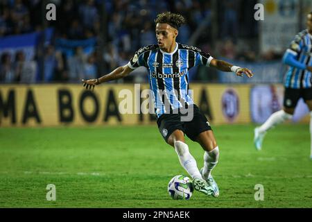 Caxias Do Sul, Brasilien. 16. April 2023. RS - CAXIAS DO SUL - 04/16/2023 - BRAZILEIRO A 2023, GREMIO X SANTOS - Bitello-Spieler von Gremio während eines Spiels gegen Santos im Alfredo Jaconi Stadion für die BRAZILEIRO A 2023 Meisterschaft. Foto: Maxi Franzoi/AGIF/Sipa USA Kredit: SIPA USA/Alamy Live News Stockfoto