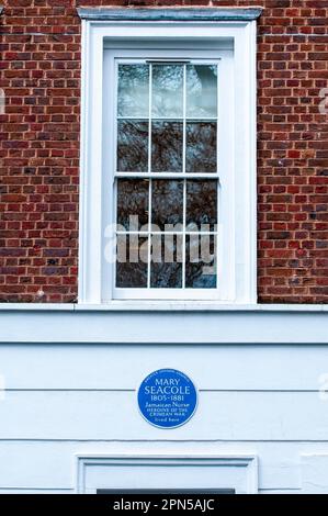 London, Vereinigtes Königreich, 31. März 2023. Mary Seacole Blue Plaque, errichtet 2007 von English Heritage am 14 Soho Square, London, W1D 3QG, wo sie ein Zimmer mietete. Stockfoto