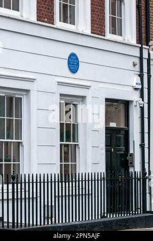 London, Vereinigtes Königreich, 31. März 2023. Mary Seacole Blue Plaque, errichtet 2007 von English Heritage am 14 Soho Square, London, W1D 3QG, wo sie ein Zimmer mietete. Stockfoto