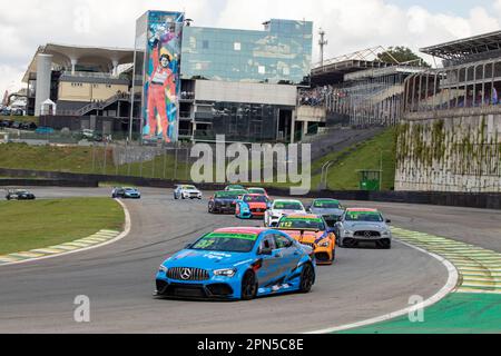 Sao Paulo, Sao Paulo, Brasilien. 16. April 2023. (SPO) Motorsport-Meisterschaft Sao Paulo. 16. April 2023, Sao Paulo, Brasilien: Interlagos veranstaltet am Sonntag (16 Uhr) die erste Etappe der Motorsport-Meisterschaft in Sao Paulo mit den Kategorien AMG Mercedes, Copa HB20, GT Series und Formulas. Schauspieler und Pilot Caio Castro treten in der Formel-V-Kategorie an. Kredit: Fabricio Bomjardim/Thenews2 (Kredit: © Fabricio Bomjardim/TheNEWS2 via ZUMA Press Wire) NUR REDAKTIONELLE VERWENDUNG! Nicht für den kommerziellen GEBRAUCH! Stockfoto