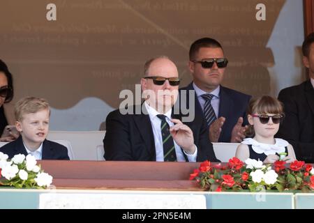 Monte Carlo, Monaco. 16. April 2023. KEINE BOULEVARDBLÄTTER: Prinz Albert II. Von Monaco, Prinz Jacques von Monaco und Prinzessin Gabriella von Monaco nehmen am 16. April 2023 am Finale von Rolex Monte-Carlo Masters 1000 in Monte Carlo, Frankreich, Teil. Foto: David Niviere/ABACAPRESS.COM Kredit: Abaca Press/Alamy Live News Stockfoto
