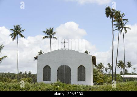 Alagoas - Brasilien. Milagres Beach im Nordosten Brasiliens und seine berühmte Kirche São Miguel dos Milagres Stockfoto