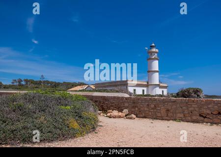 Leuchtturm am Cap de ses Salines (Far des Cap de ses Salines), dem südlichsten Punkt von Mallorca, Mallorca, Balearen, Mittelmeer, Spanien Stockfoto