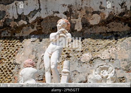 Engelsfigur auf der Marco Nonio Balbo Terrace, archäologische Stätte, Herculaneum, Ercolano, Neapel, Kampanien, Italien Stockfoto