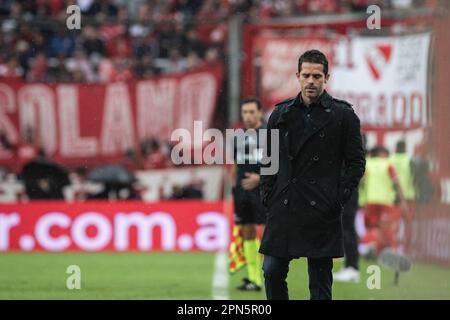 Ciudad De Avellaneda, Argentinien. 16. April 2023. Fernando Gago Trainer des Racing Clubs reagiert auf ein Liga Profesional 2023 Spiel zwischen Independiente und Racing Club im Estadio Libertadores de America. Endstand: Independiente 1:1 Racing Club Credit: SOPA Images Limited/Alamy Live News Stockfoto