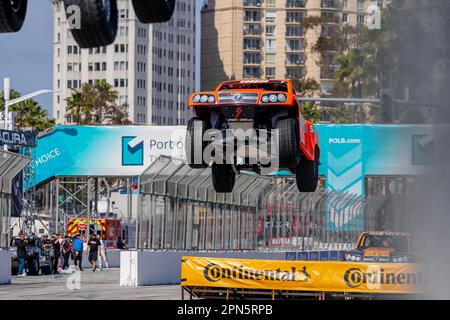 Long Beach, Kalifornien, USA. 16. April 2023. Die Straßen von Long Beach sind Austragungsort der Stadion Super Trucks für den Acura Grand Prix von Long Beach in Long Beach, CA, USA. (Kreditbild: © Walter G. Arce Sr./ZUMA Press Wire) NUR REDAKTIONELLE VERWENDUNG! Nicht für den kommerziellen GEBRAUCH! Kredit: ZUMA Press, Inc./Alamy Live News Stockfoto