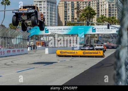 Long Beach, Kalifornien, USA. 16. April 2023. Die Straßen von Long Beach sind Austragungsort der Stadion Super Trucks für den Acura Grand Prix von Long Beach in Long Beach, CA, USA. (Kreditbild: © Walter G. Arce Sr./ZUMA Press Wire) NUR REDAKTIONELLE VERWENDUNG! Nicht für den kommerziellen GEBRAUCH! Kredit: ZUMA Press, Inc./Alamy Live News Stockfoto