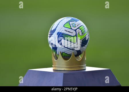 SAO PAULO, BRASILIEN - 16. APRIL: Vor einem Spiel zwischen Corinthians und Cruzeiro von Campeonato Brasileiro 2023 in der Neo Quimica Arena am 16. April 2023 in São Paulo, Brasilien, wird der Ball gesehen. (Foto von Leandro Bernardes/PxImages) Stockfoto