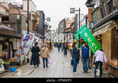 Tokio, Japan - 21. März 2023: Shibamata - historisches Viertel in Tokio, Japan Stockfoto