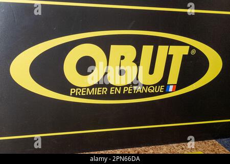 Bordeaux , Aquitaine France - 04 10 2023 : obut Logo Zeichen und Text Markenkugeln Metall french Panel Stockfoto