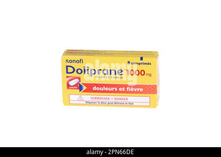 Bordeaux , Aquitaine France - 04 10 2023 : Doliprane sanofi Tabletten schließen Logo-Marke und Beschriftungsfeld gelb auf weißem Hintergrund Stockfoto