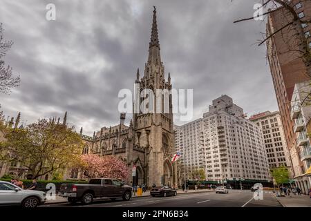 New York, USA - 23. April 2022: Blick auf die Grace Church in Greenwich Village in New York City. USA. New York ist die größte Stadt Amerikas Stockfoto