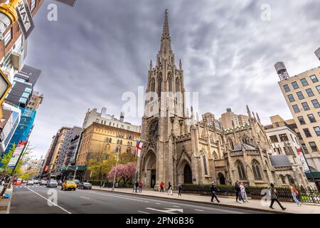 New York, USA - 23. April 2022: Blick auf die Grace Church in Greenwich Village in New York City. USA. New York ist die größte Stadt Amerikas Stockfoto