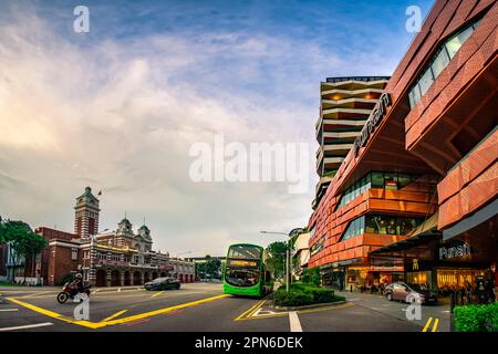 Stadtbild mit zentraler Feuerwache und Funan Mall in Sicht, Hill Street, Singapur. Stockfoto