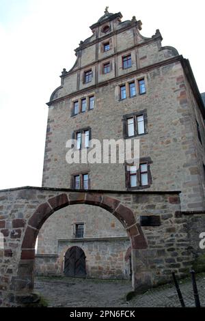 Sammlung der religiösen Studien der Philipps University, ehemaliges neues Kanzleramt Landgrave, Seitenansicht vom Eingangstor, Marburg, Deutschland Stockfoto