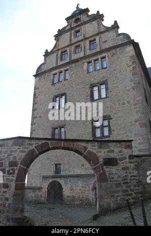 Sammlung der religiösen Studien der Philipps University, ehemaliges neues Kanzleramt Landgrave, Seitenansicht vom Eingangstor, Marburg, Deutschland Stockfoto