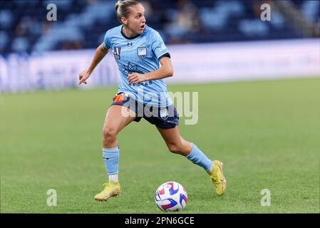 Sydney, Australien. 16. April 2023. Mackenzie Hawkesby vom FC Sydney kontrolliert den Ball während des Spiels zwischen Sydney und Western United im Allianz Stadium am 16. April 2023 in Sydney, Australien. Guthaben: IOIO IMAGES/Alamy Live News Stockfoto