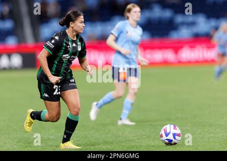 Sydney, Australien. 16. April 2023. Angie Beard von Western United kontrolliert den Ball während des Spiels zwischen Sydney und Western United im Allianz Stadium am 16. April 2023 in Sydney, Australien. Kredit: IOIO IMAGES/Alamy Live News Stockfoto