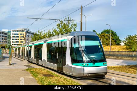 Moderne Straßenbahn in Velizy. Öffentliche Verkehrsmittel in Paris, Frankreich Stockfoto