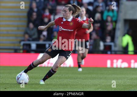 Leigh, England, 15. April 2023: Ella Toone (7 Manchester United) bereitet sich auf die Überfahrt während des Halbfinales der Damen FACup zwischen Manchester United und BrightonHA im Leigh Sports Village Park in Leigh, England, vor. (MHodsman/SPP) Stockfoto