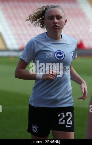 Leigh, England, 15. April 2023: Katie Robinson (22 Brighton) wärmt sich während des Halbfinales der Damen FACup zwischen Manchester United und BrightonHA im Leigh Sports Village Park in Leigh, England auf. (MHodsman/SPP) Stockfoto