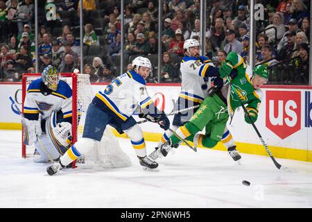 St. Paul, USA, 08. Januar 2023. St. Louis Blues Defenseman Justin Faulk (72) überprüft Minnesota Wild Left Wing Kirill Kaprizov (97), nachdem er am Sonntag, den 8. Januar 2023, im Xcel Energy Center in St. Paul, Minnesota. Sie blickten auf St. Louis Blues Defenseman Tyler Tucker (75) und Torhüter Thomas Greiss (1). (Foto: Jeff Wheeler/Minneapolis Star Tribune/TNS/Sipa USA) Guthaben: SIPA USA/Alamy Live News Stockfoto