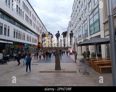 LEIPZIG, DEUTSCHLAND – 23. NOVEMBER 2022: Herrliche deutsche Architektur auf den Straßen Leipzigs Stockfoto