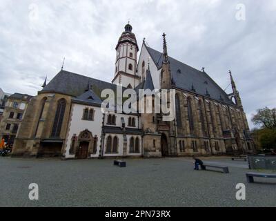 LEIPZIG, DEUTSCHLAND – 23. NOVEMBER 2022: Herrliche deutsche Architektur auf den Straßen Leipzigs Stockfoto