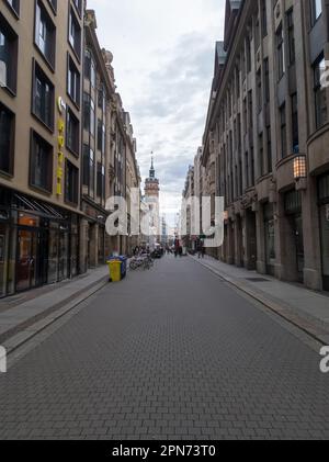 LEIPZIG, DEUTSCHLAND – 23. NOVEMBER 2022: Herrliche deutsche Architektur auf den Straßen Leipzigs Stockfoto