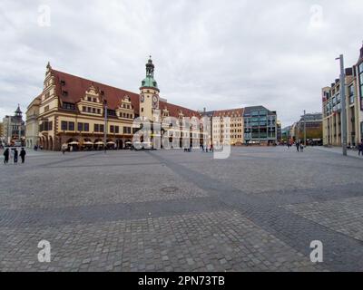 LEIPZIG, DEUTSCHLAND – 23. NOVEMBER 2022: Herrliche deutsche Architektur auf den Straßen Leipzigs Stockfoto