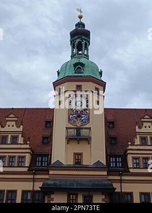 LEIPZIG, DEUTSCHLAND – 23. NOVEMBER 2022: Herrliche deutsche Architektur auf den Straßen Leipzigs Stockfoto