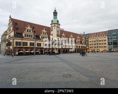 LEIPZIG, DEUTSCHLAND – 23. NOVEMBER 2022: Herrliche deutsche Architektur auf den Straßen Leipzigs Stockfoto