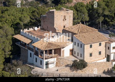 Castell de Sant Elm , Altes Krankenhaus und Verteidigungsturm aus dem 14. Jahrhundert, Sant Elm, andratx Küste, Mallorca, Balearen, Spanien Stockfoto