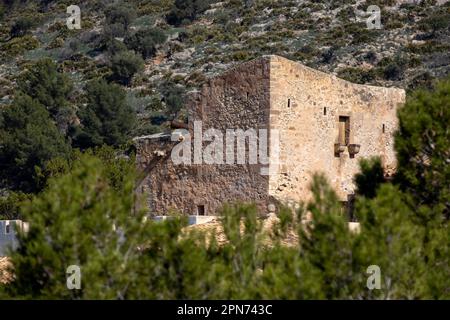 Castell de Sant Elm , Altes Krankenhaus und Verteidigungsturm aus dem 14. Jahrhundert, Sant Elm, andratx Küste, Mallorca, Balearen, Spanien Stockfoto