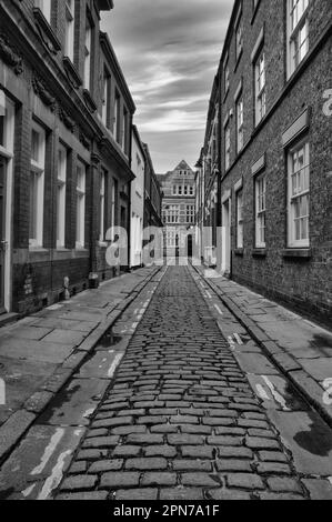 Kopfsteinpflasterstraße in der Altstadt von Hull Stockfoto