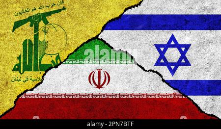 Die Hisbollah, der Iran und Israel führen gemeinsam auf einem strukturierten Hintergrund die Flagge. Konfliktkonzept zwischen Israel, Iran und Hisbollah Stockfoto