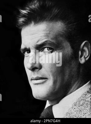 Roger Moore auf dem Cover des Magazins Photoplay, Januar 1961. Foto 1960 oder 1961, Upscaling Stockfoto