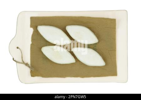 Herstellung hausgemachter Kartoffelpasteten. Bereit zum Kochen. Gefrorene Koteletts, bei denen Fleisch oder andere tierische Erzeugnisse von der Ernährung ausgeschlossen sind. T Stockfoto