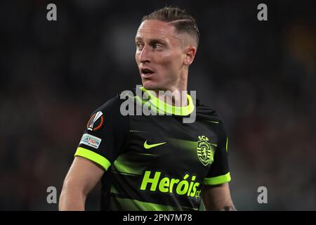 Turin, Italien, 13. April 2023. Nuno Santos von Sporting CP blickt während des Spiels der UEFA Europa League im Allianz Stadium in Turin über seine Schulter. Der Bildausdruck sollte lauten: Jonathan Moscrop/Sportimage Stockfoto