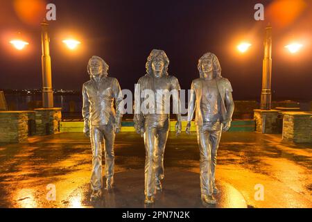 Bronzestatue der Bee Gees Pop Group von Andy Edwards, 2021, Loch Promenade, Douglas, Isle of man Stockfoto