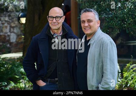 Der renommierte Schauspieler und Filmemacher Stanley Tucci war in Fife, um seinen Regisseur-Debüt-Film einem ausverkauften Publikum vorzustellen. Joe Russo vor dem Byre Theatre. Stockfoto