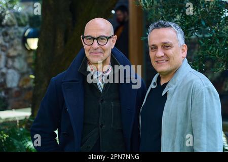 Der renommierte Schauspieler und Filmemacher Stanley Tucci war in Fife, um seinen Regisseur-Debüt-Film einem ausverkauften Publikum vorzustellen. Joe Russo vor dem Byre Theatre. Stockfoto