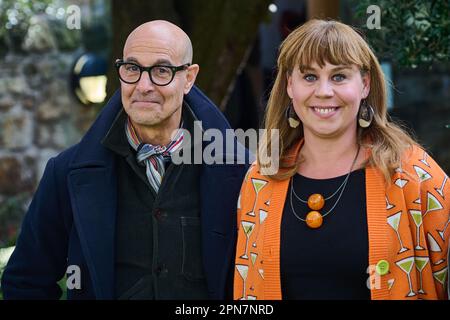 Der renommierte Schauspieler und Filmemacher Stanley Tucci war in Fife, um seinen Regisseur-Debüt-Film einem ausverkauften Publikum vorzustellen. Mit Asia Trzebiatowska. Stockfoto